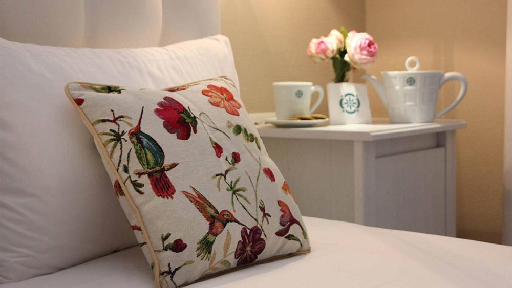 lit dans chambre hotel villa ouest pres de royan