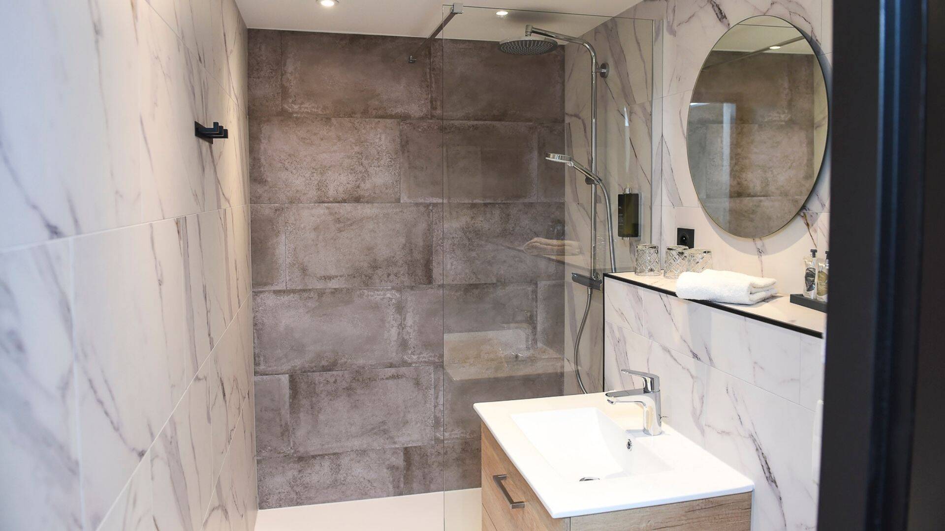 bathroom triple room with garden hotel in charente maritime