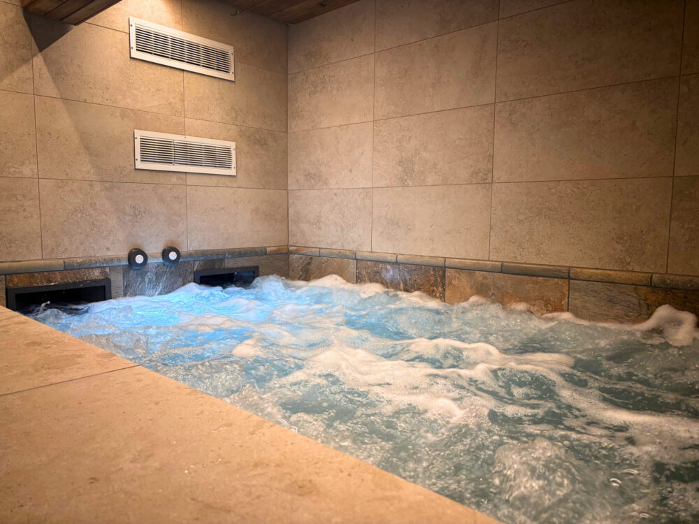 hotel la villa ouest jacuzzi interieur